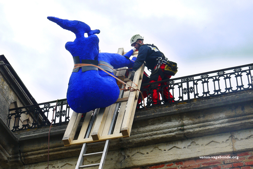 Mouvement de bascule en haut de la balustrade.